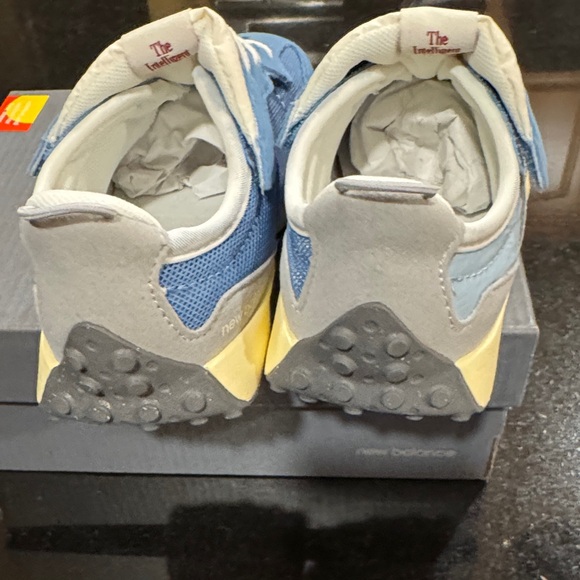New Balance Kids' Sneakers in Blue and Cream toddler 9.5 - Picture 6 of 11